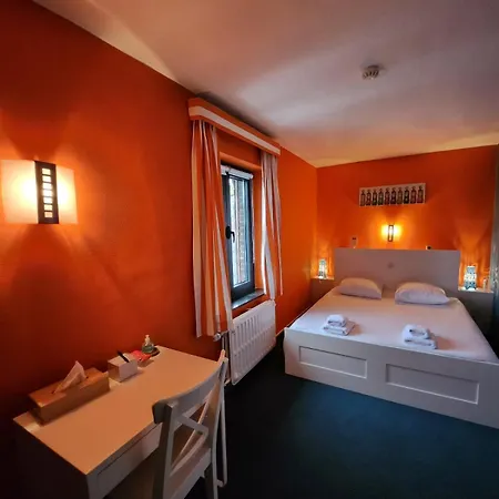 Pitlane Hotel