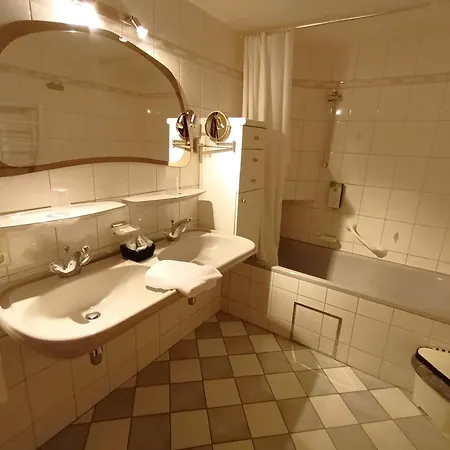 Pitlane Hotel 3*