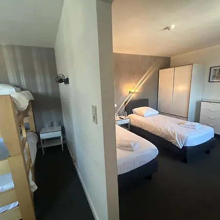 Pitlane Hotel